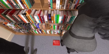 No Saints Among Us: Kiss the Knife Voyeurism